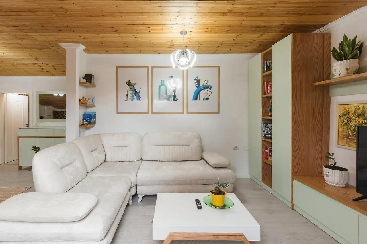 Loft Apartment By Holistay Tirana 0*,
